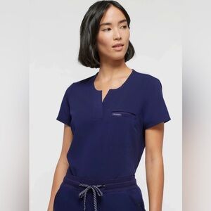 Jaanuu Women's 1-Pocket Tuck-In Scrub Top